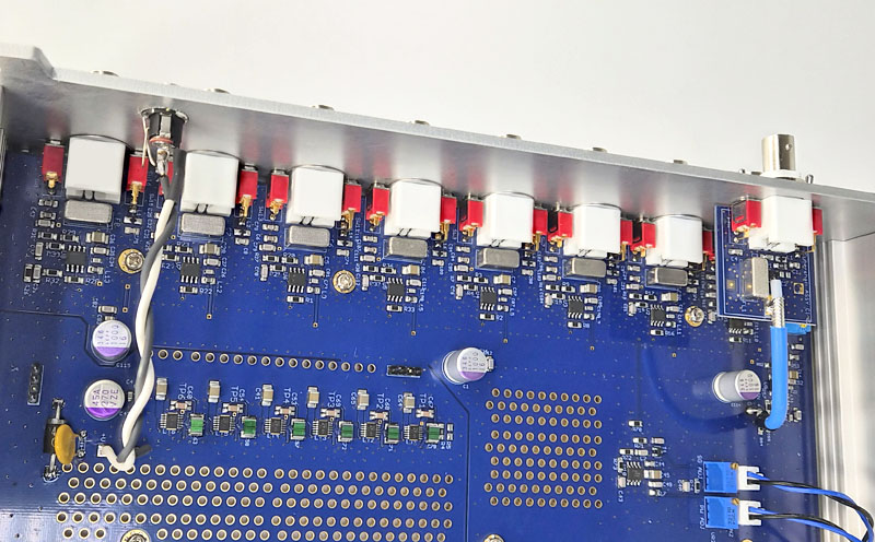 CYBERSHAFT clock distributor DST8+